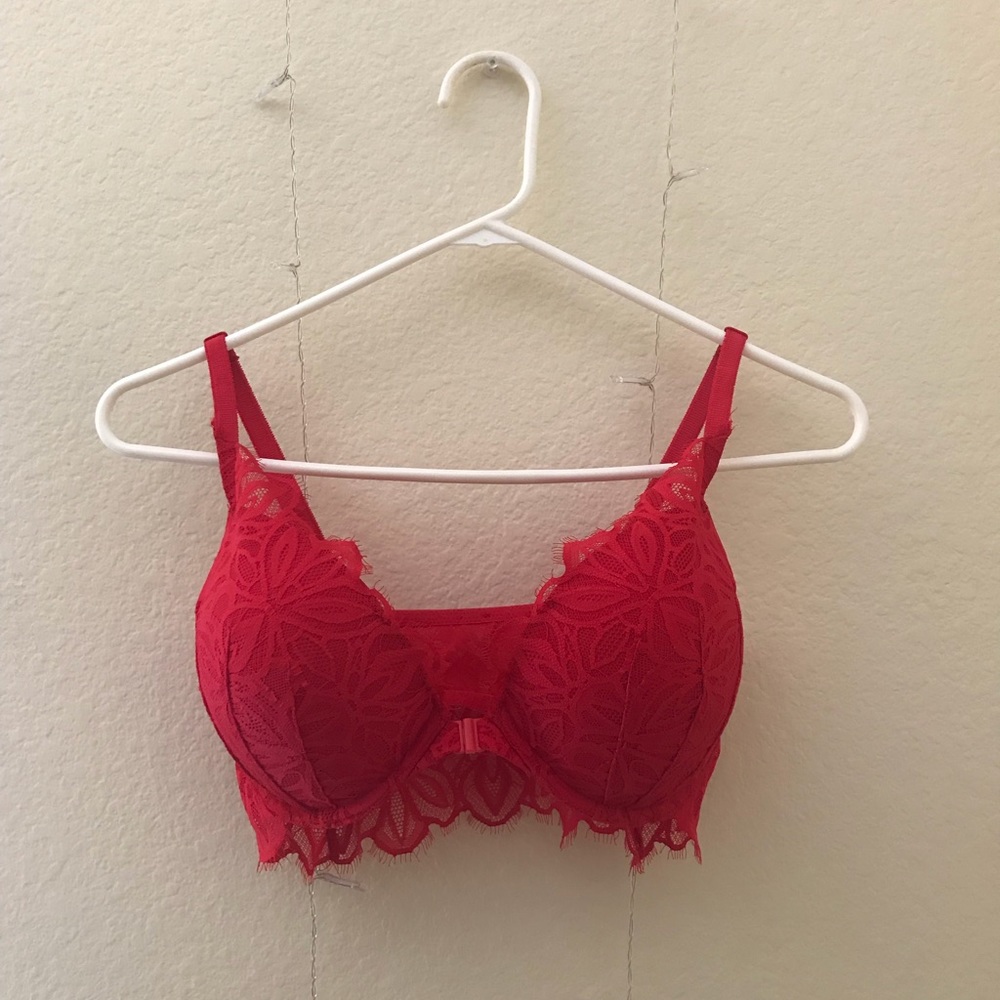 NWT Victoria’s Secret Red Date Super Push Up